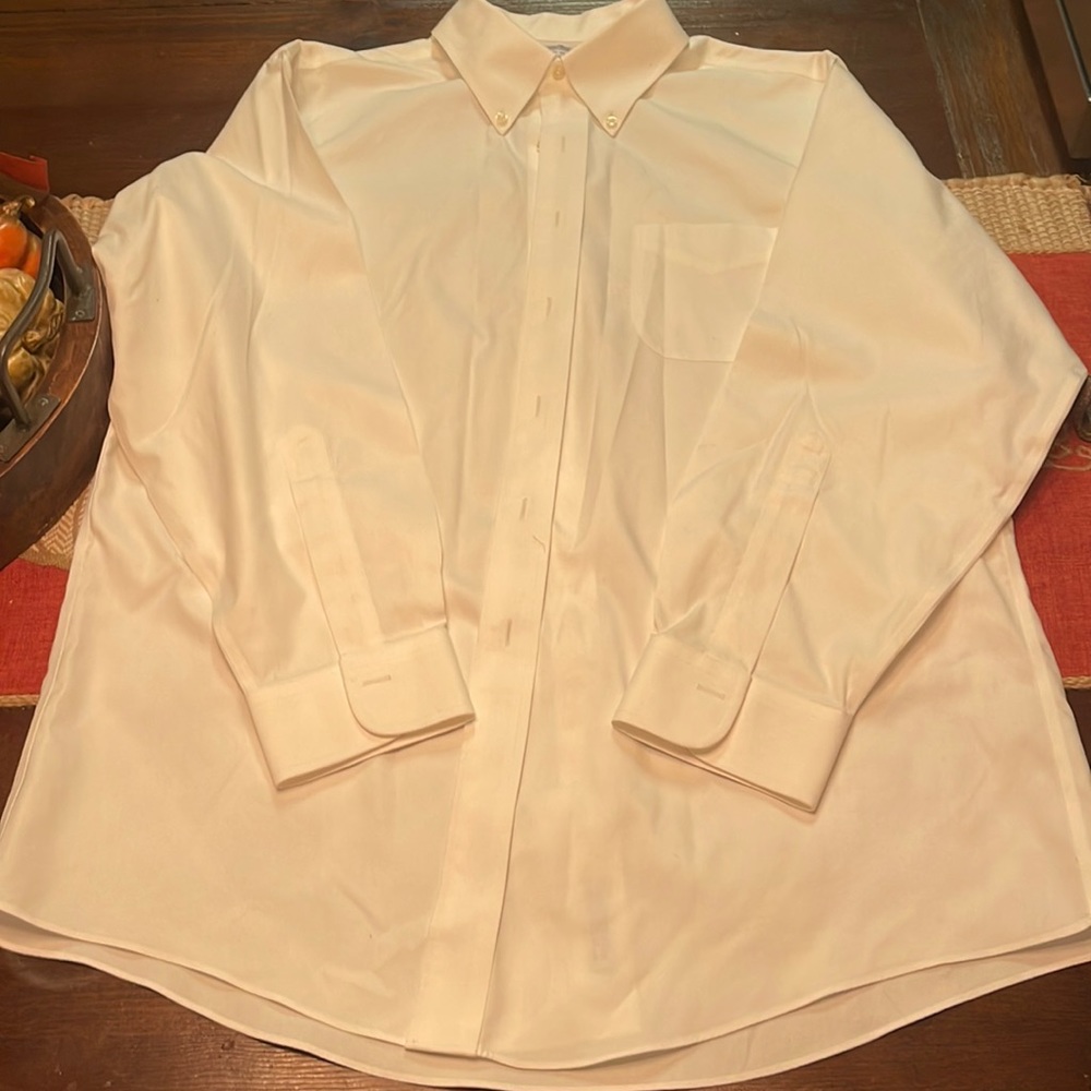 Brooks Brothers dress shirt. Crisp, white-HIGH quality. 17 neck size 33.